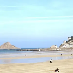 https://les-bains-studio-vue-mer.inbrittany.com